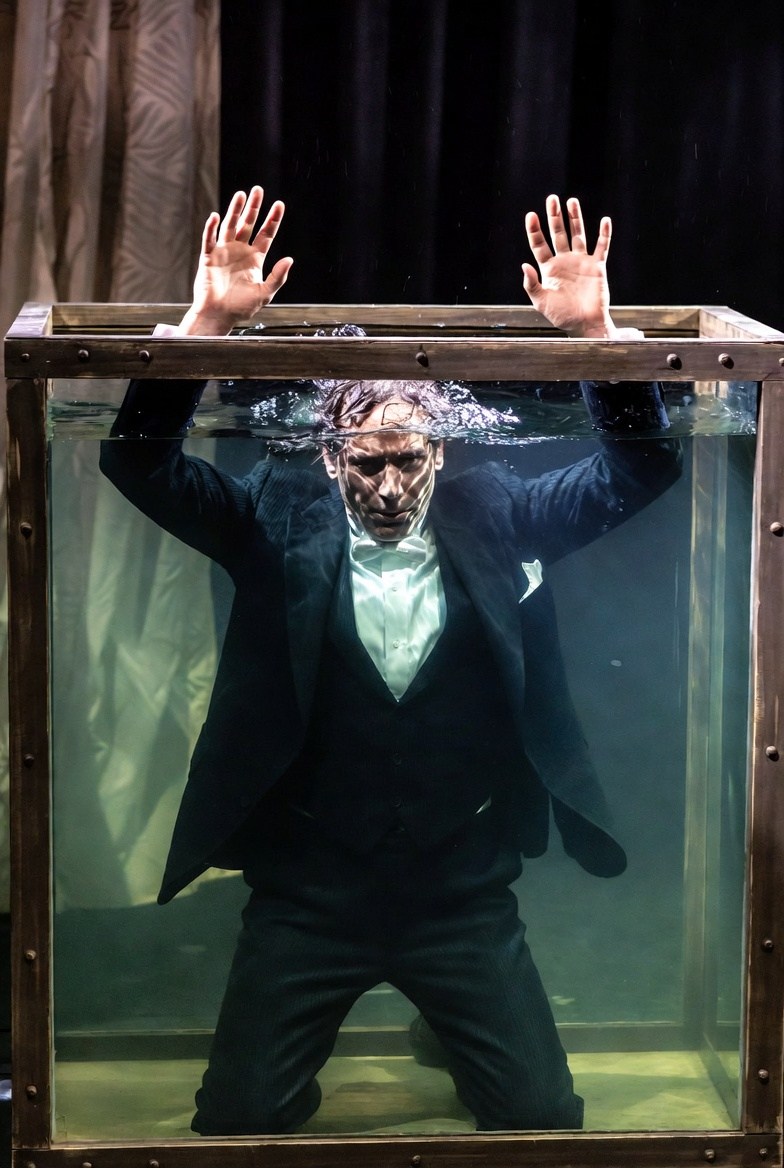 חופש! — הודיני, פסח, וקסם החופש המנטלי