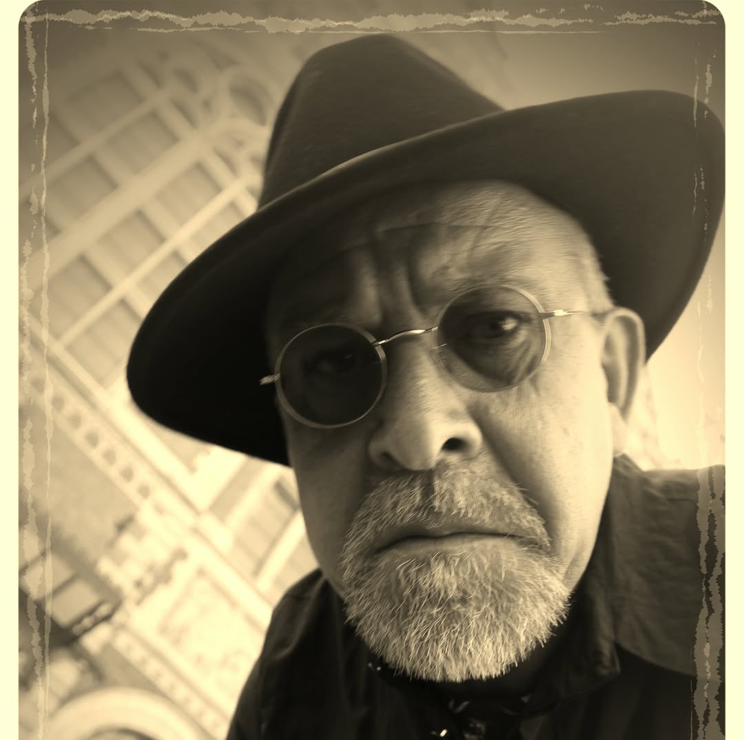 ביקורת מוזיקה — דיסק חי מגלגל (1983)